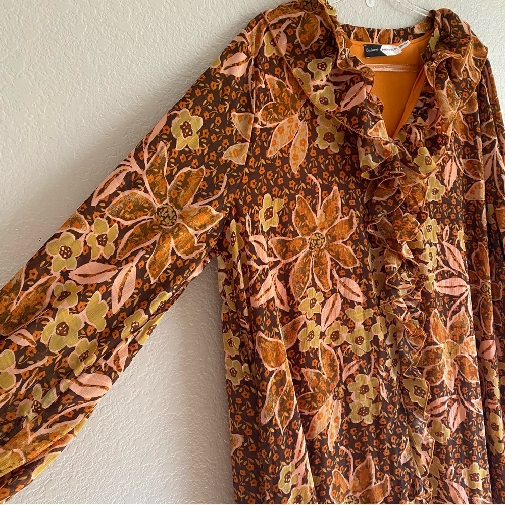 The Brunatti V-Neck Ruffle Dress in Apricot Floral - Picture 6 of 13